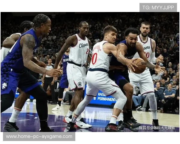 快船球员终场一记中投点燃全场欢呼