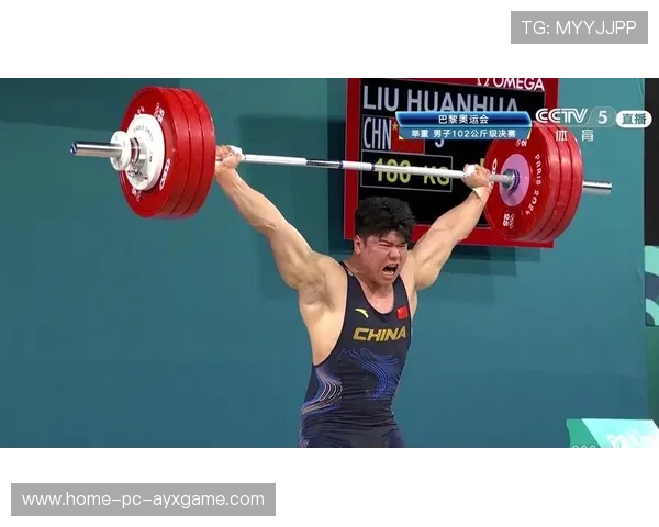 举重选手上台前吃巧克力补能，被拍成搞笑表情包